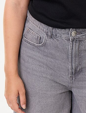 Vaquero wide leg y borde sin rematar