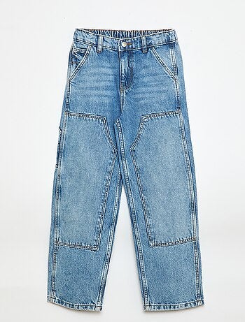 Vaqueros con cortes en las rodillas