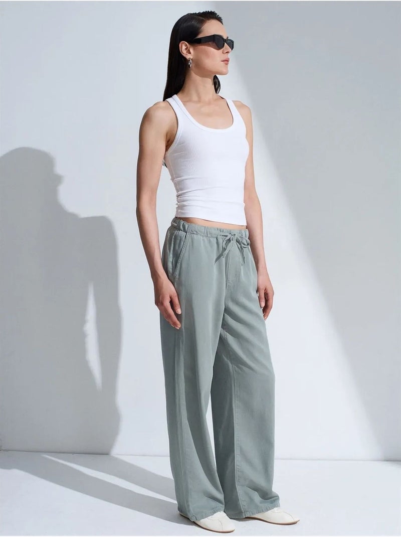 Vaqueros de denim de tiro medio y pernera ancha dilvin Verde - Kiabi