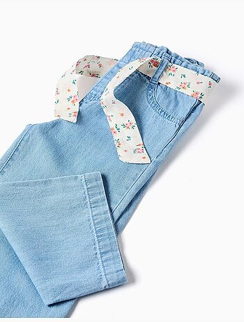 Vaqueros de pierna ancha con cinturón floral
