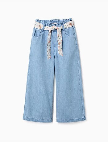 Vaqueros de pierna ancha con cinturón floral