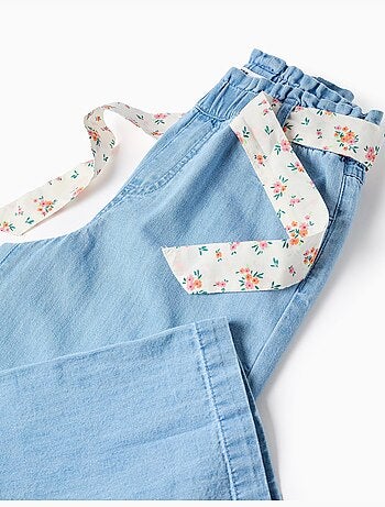 Vaqueros de pierna ancha con cinturón floral