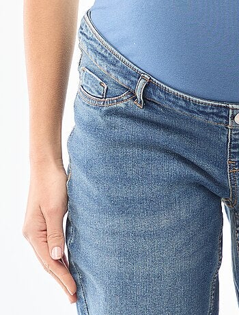 Vaqueros de maternidad corte mom