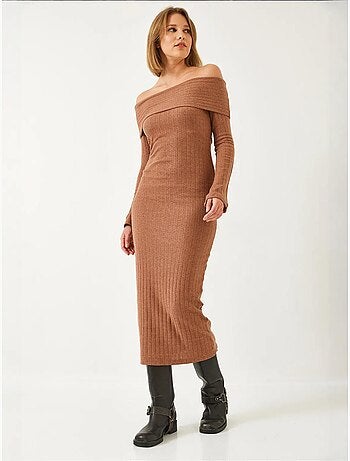Vestido acanalado con mangas acampanadas y cuello madonna lucci