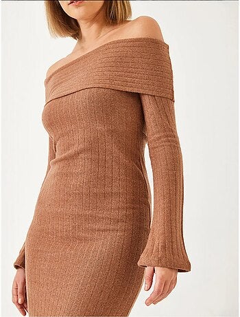 Vestido acanalado con mangas acampanadas y cuello madonna lucci