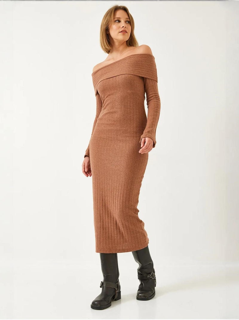 Vestido acanalado con mangas acampanadas y cuello madonna lucci Camel - Kiabi