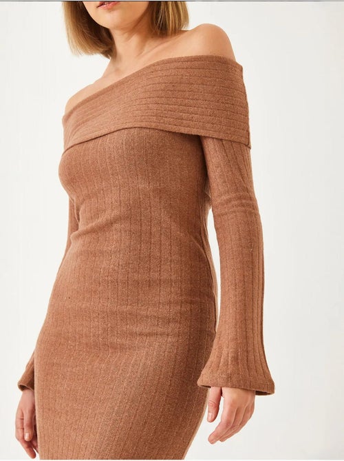 Vestido acanalado con mangas acampanadas y cuello madonna lucci - Kiabi