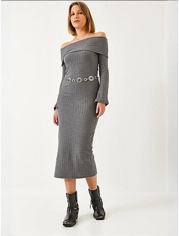 Vestido acanalado con mangas acampanadas y cuello madonna lucci