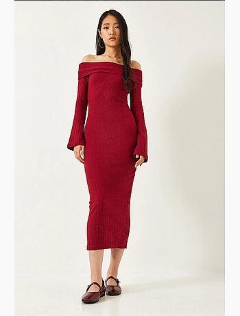 Vestido acanalado con mangas acampanadas y cuello madonna lucci
