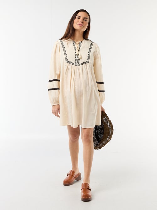 Vestido amplio de maternidad con bordados - Kiabi