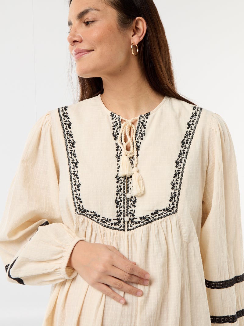 Vestido amplio de maternidad con bordados Blanco - Kiabi