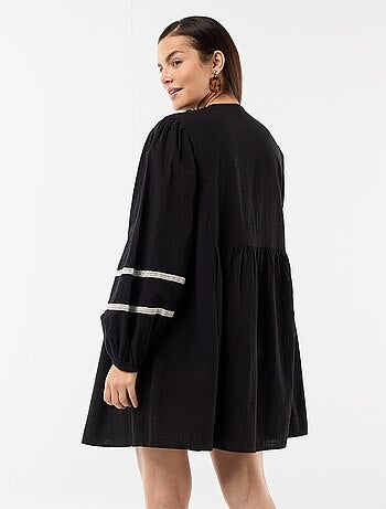 Vestido amplio de maternidad con bordados