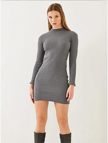 Vestido básico corto de manga larga acanalado con cuello alto lucci