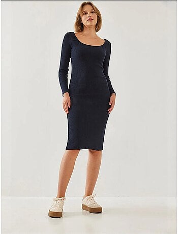 Vestido básico de canalé con cuello cuadrado y manga larga de bianco lucci