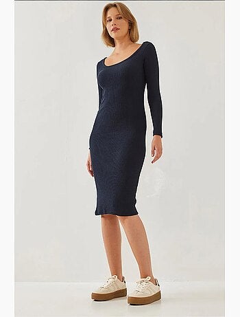 Vestido básico de canalé con cuello cuadrado y manga larga lucci