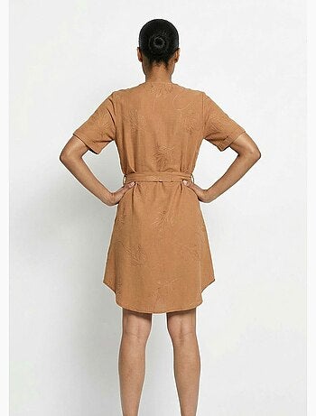 Vestido camisero con escote en pico, bordado con follaje. - Afibel