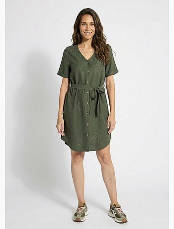 Vestido camisero con escote en pico, bordado con follaje. - Afibel