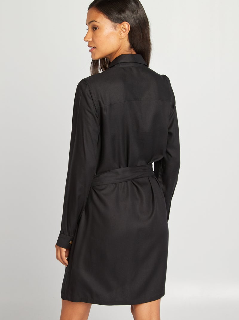 Vestido camisero corto con cinturón negro - Kiabi