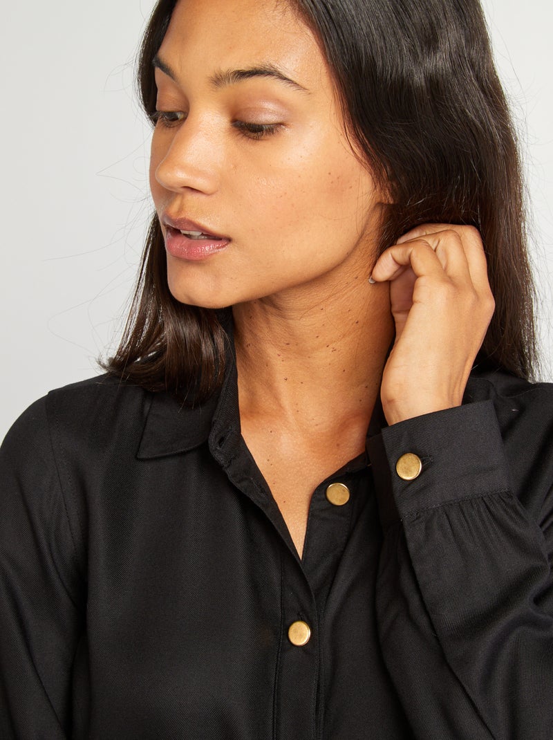 Vestido camisero corto con cinturón negro - Kiabi