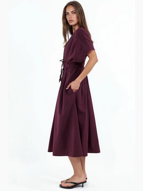 Vestido camisero midi casual con cuello en v busem - Kiabi Vestido camisero midi casual con cuello en v busem - Kiabi
