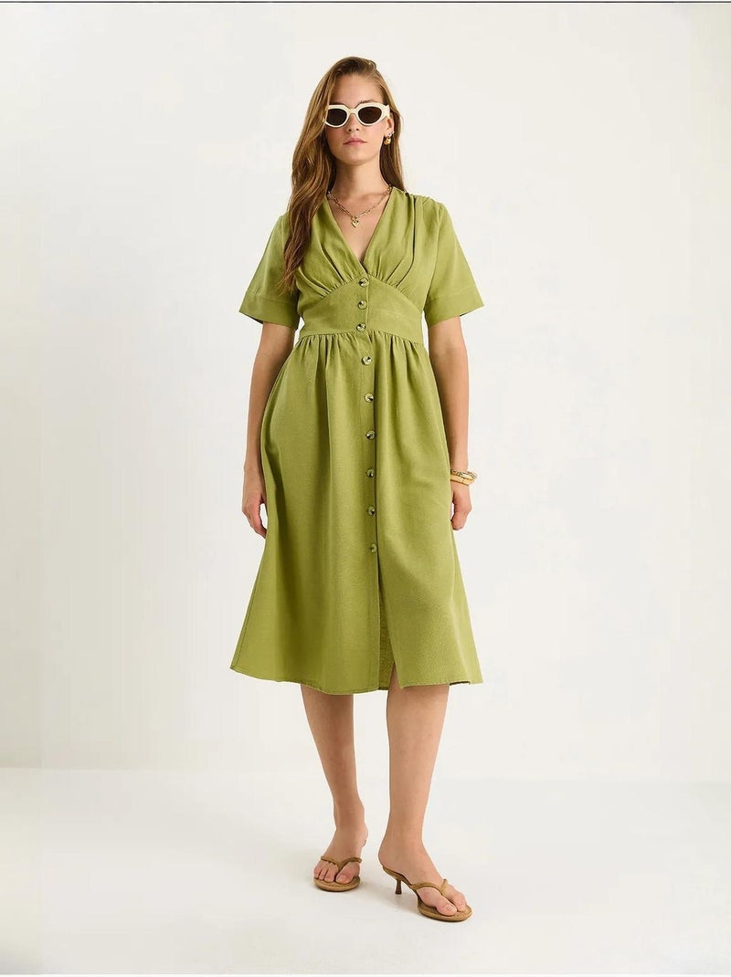 Vestido camisero midi con cuello en v y botones lucci Verde tilo - Kiabi