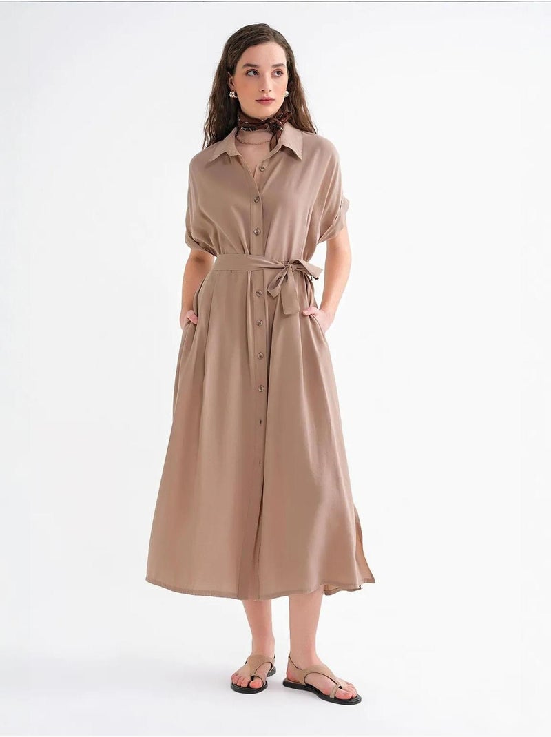 Vestido camisero midi con cuello en v y cordón de mixray Camel - Kiabi