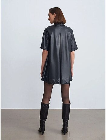Vestido camisero mini de polipiel de corte holgado dilvin