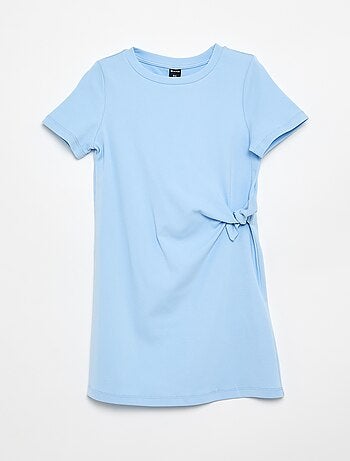 Vestido camiseta con nudo lateral