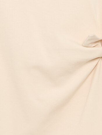 Vestido camiseta con nudo lateral
