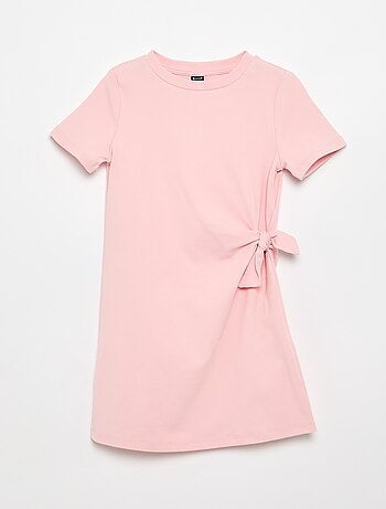 Vestido camiseta con nudo lateral