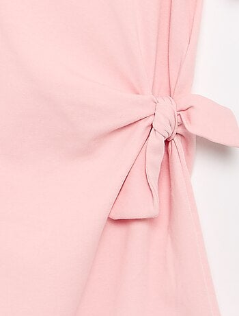 Vestido camiseta con nudo lateral