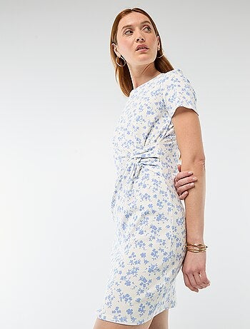 Vestido camiseta corto con nudo decorativo