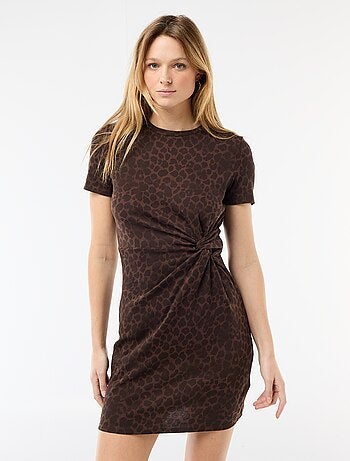 Vestido camiseta corto con nudo decorativo