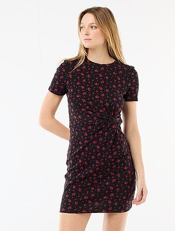 Vestido camiseta corto con nudo decorativo