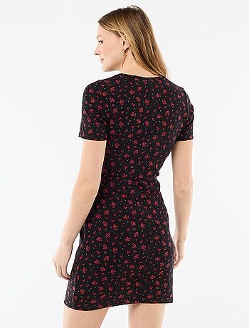 Vestido camiseta corto con nudo decorativo