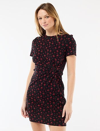 Vestido camiseta corto con nudo decorativo