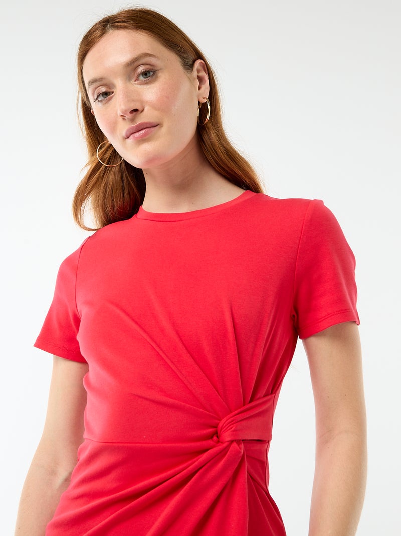 Vestido camiseta corto con nudo decorativo Rojo - Kiabi