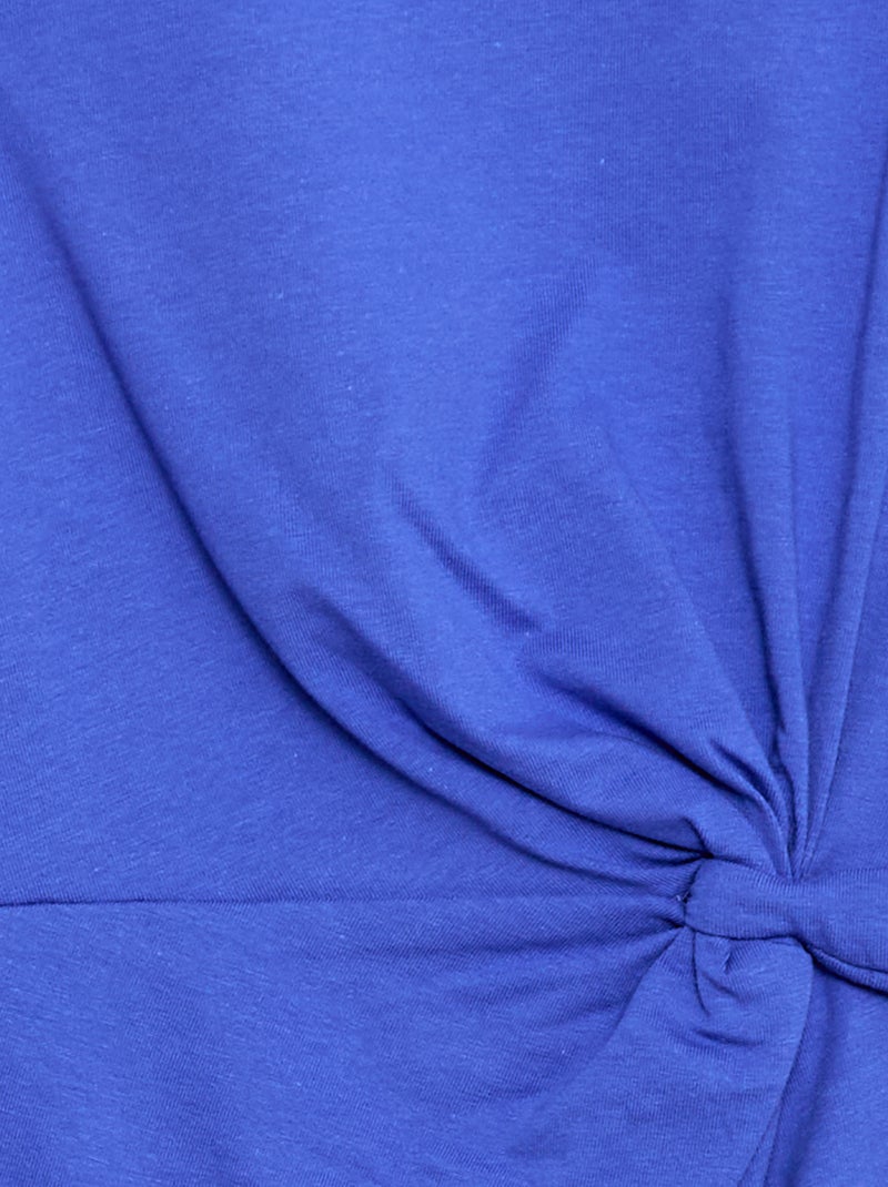 Vestido camiseta midi con nudo decorativo delantero Azul - Kiabi