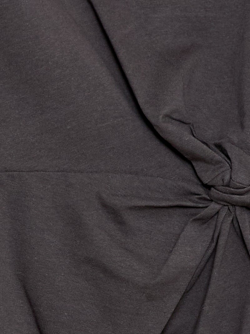 Vestido camiseta midi con nudo decorativo delantero Negro - Kiabi