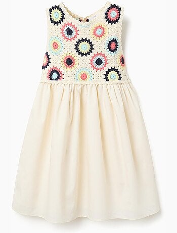 Vestido combinado con flores de croché