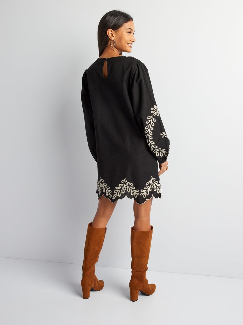 Vestido con bordado negro - Kiabi