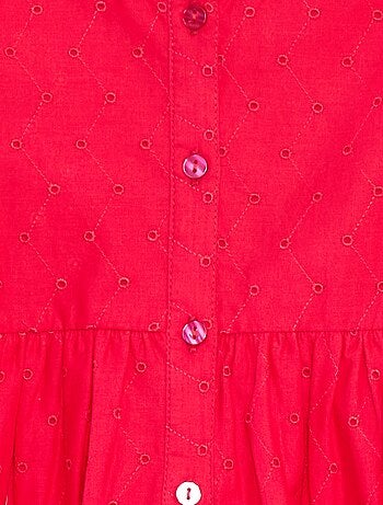 Vestido con bordados all over y volantes en las sisas
