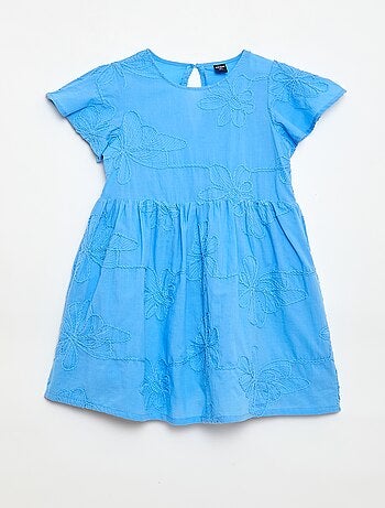 Vestido con bordados de flores fantasía