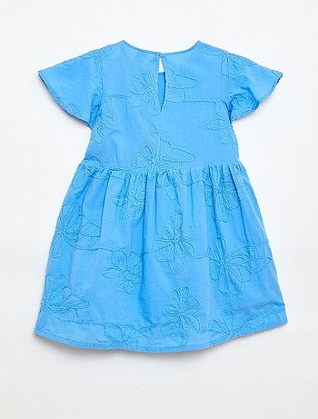 Vestido con bordados de flores fantasía