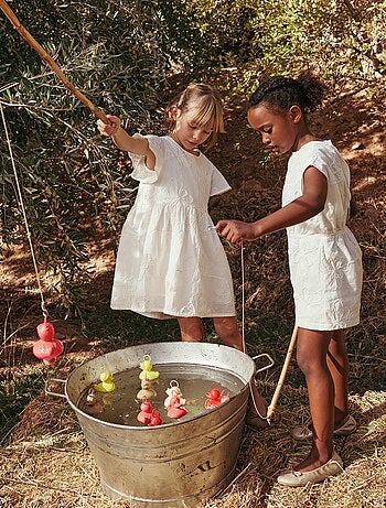 Vestido con bordados de flores fantasía