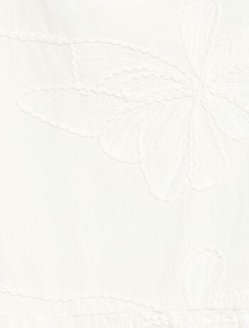 Vestido con bordados de flores fantasía