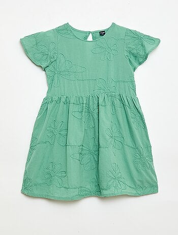 Vestido con bordados de flores fantasía