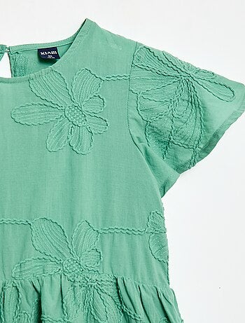 Vestido con bordados de flores fantasía