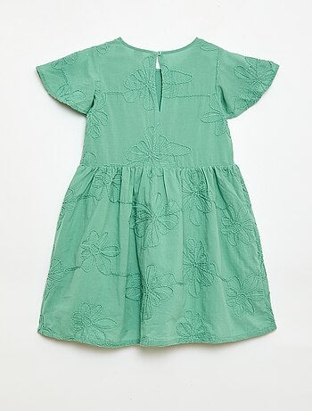 Vestido con bordados de flores fantasía