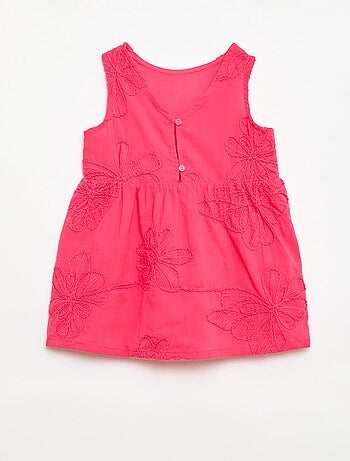 Vestido con bordados de flores